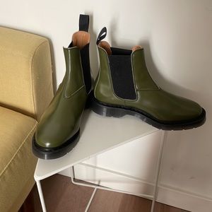 NWT Green Chelsea Boots, sz 9